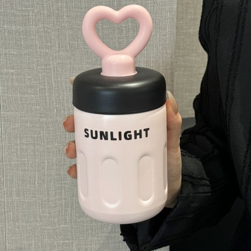 Damen praktische Trinkflasche mit Herzgriff Skanto
