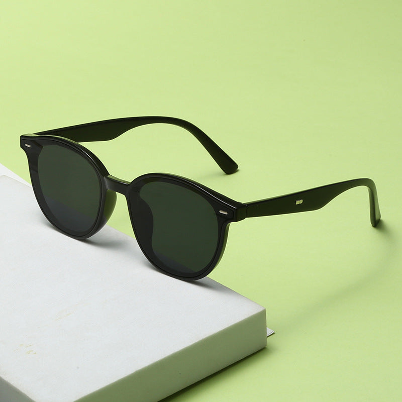 Dame Motemessig Solbrille med trendy, rund ramme og UV-beskyttelse Skanto