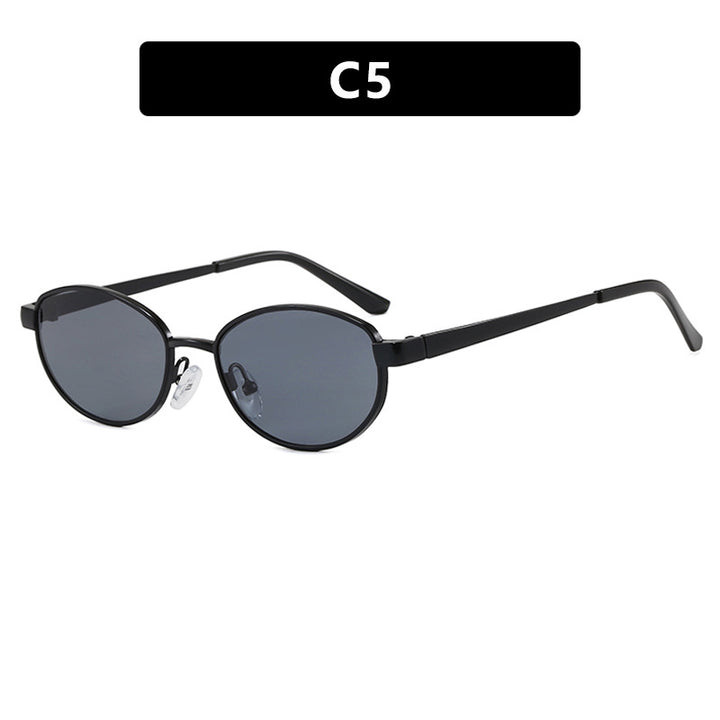 Dame moteriktig solbrille i elegant oval design med ramme i høykvalitets metall Skanto