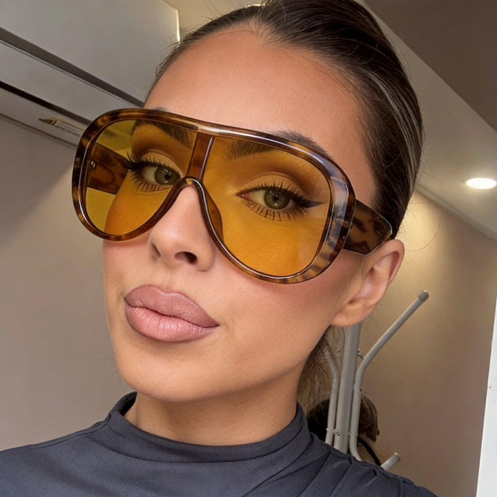 Dame oversized sports solbrille i retro-inspirert design Skanto