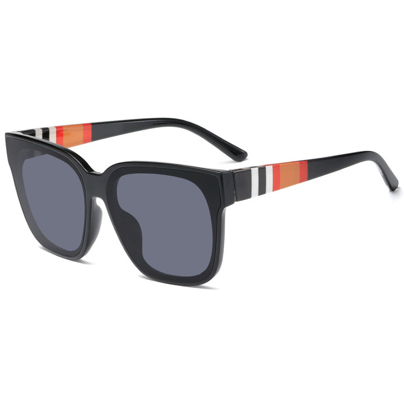 Dame moteriktig solbrille med markant oversized ramme og UV-beskyttelse Skanto