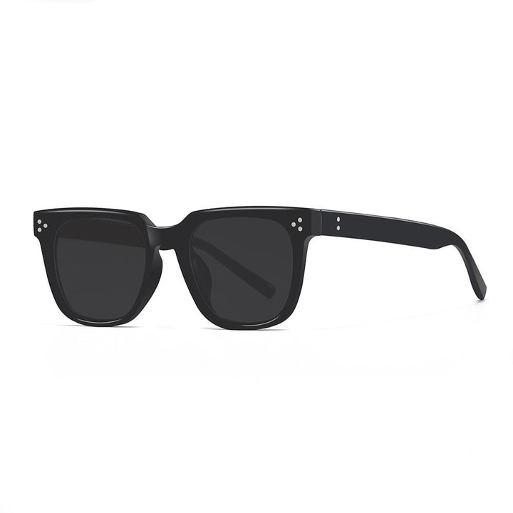 Dame fashionable solbrille med robust ramme og UV-beskyttelse Skanto