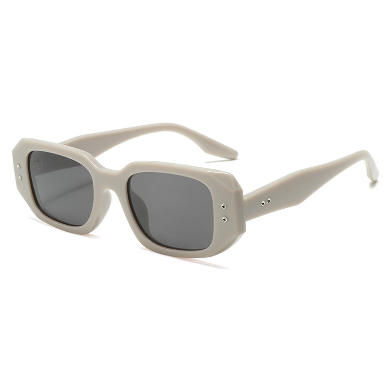 Dame moteriktig oversized solbrille med stilig ramme og UV-beskyttelse Skanto