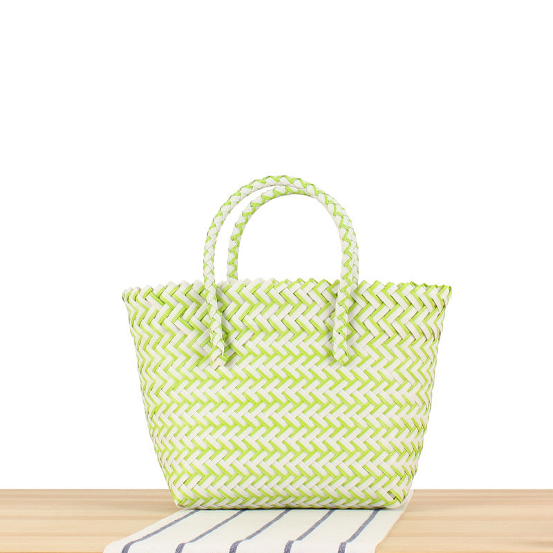 Carry bag made of hand-woven natural material with braided design Skanto