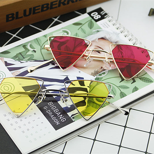 Dame geometrisk solbrille med elegant metallramme Skanto