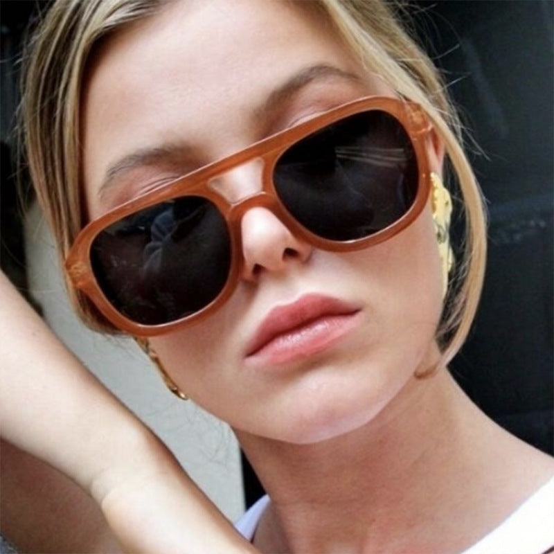 Dame modisch sport solbrille med bred, fleksibel ramme Skanto