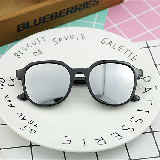 Dame moterik solbrille i elegant, åttekantet design Skanto