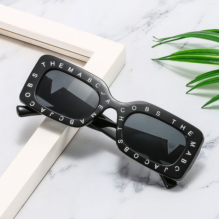 Dame Stilig oversized solbrille med unikt ramme Skanto