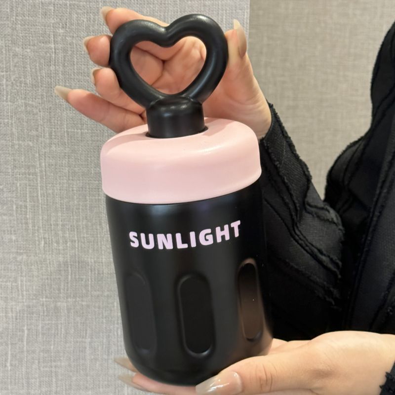 Damen praktische Trinkflasche mit Herzgriff Skanto