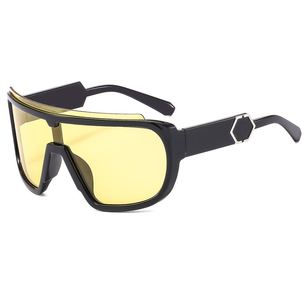Dame sporty solbriller med futuristisk design og bred front Skanto