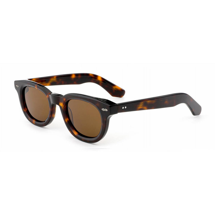 Dame solbrille i stilfull og moderne design med høykvalitets linser Skanto