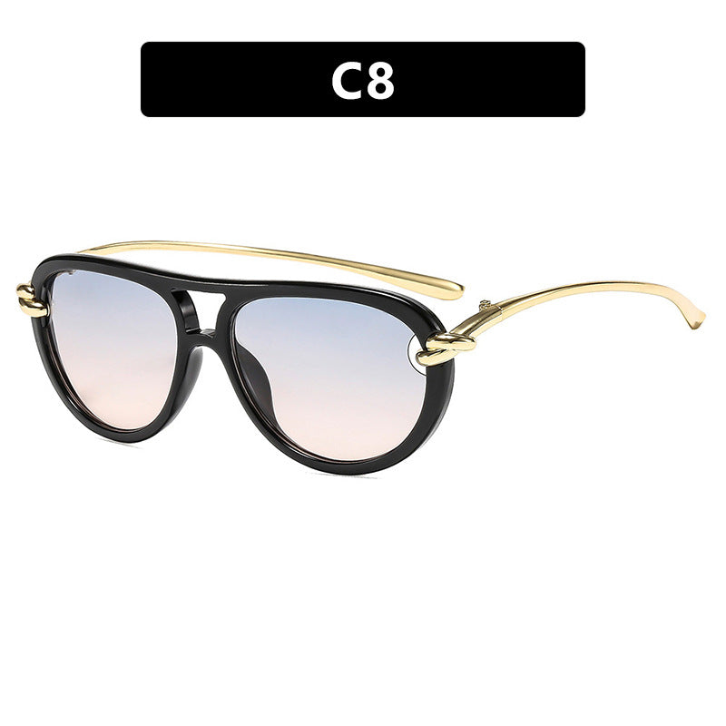 Dame Retro-solbrille med elegant ramme og polariserte linser Skanto