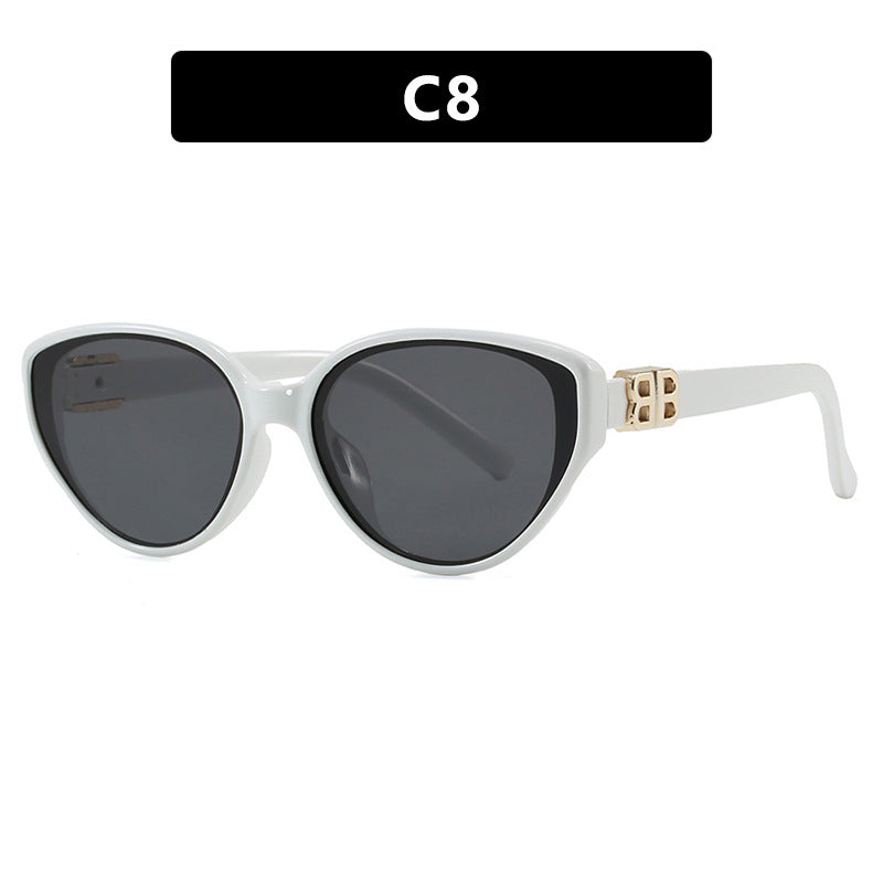 Dame modische Cat-Eye solbriller med elegant metallramme og UV-beskyttelse Skanto