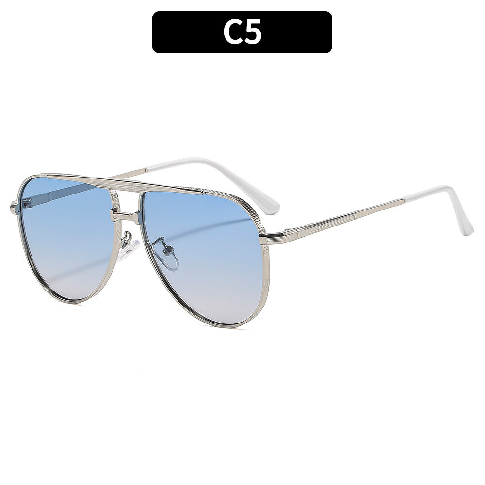 Dame solbrille i elegant pilotdesign Skanto