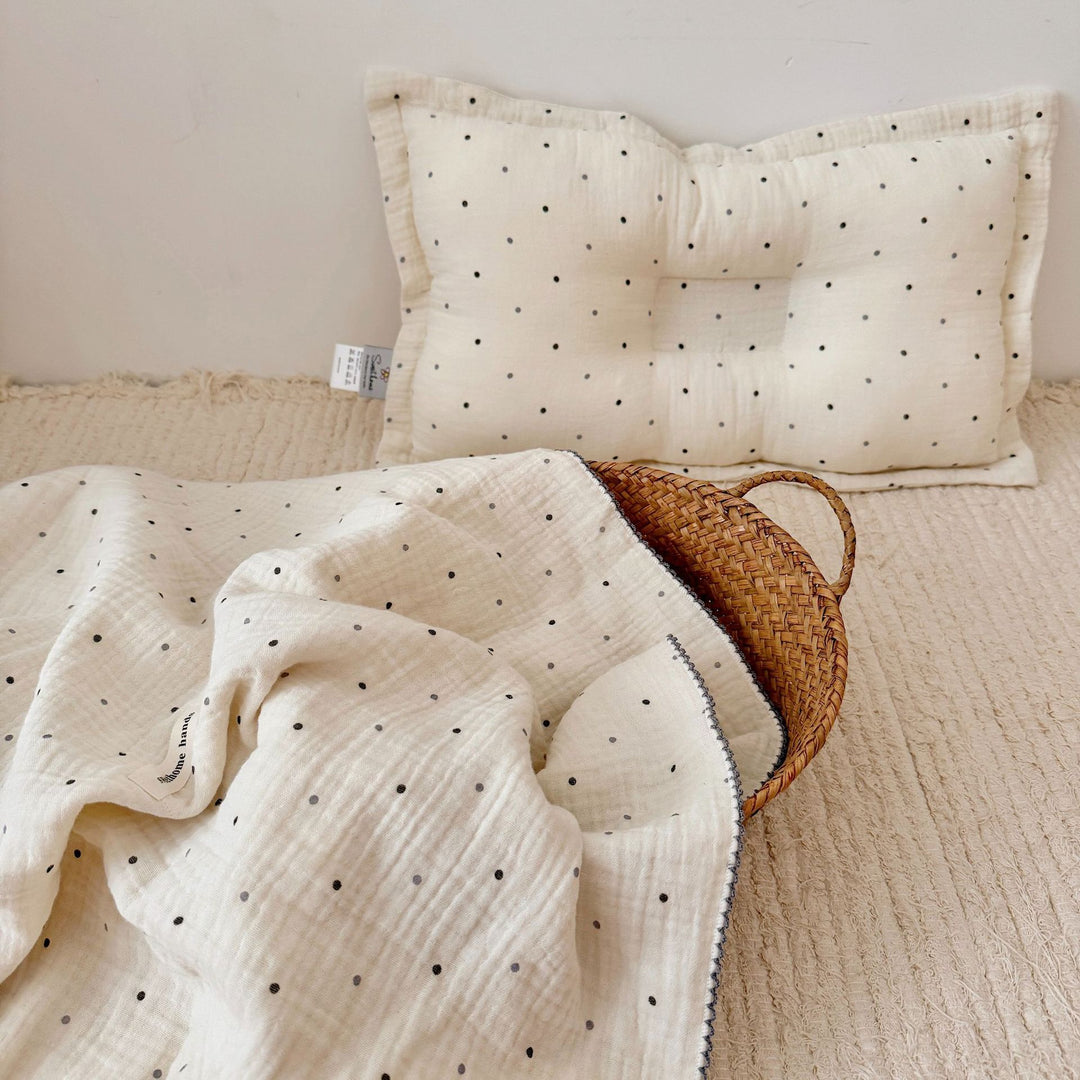 Unisex Musselinteppe med delikat blomsterdesign og elegante volanger Skanto