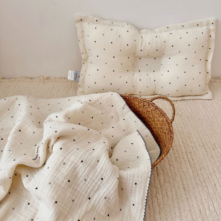 Unisex Musselinteppe med delikat blomsterdesign og elegante volanger Skanto