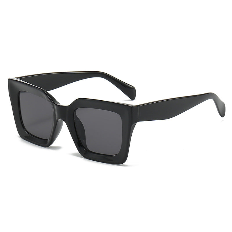 Dame trendy kvadratiske solbriller med trendy ramme og beskyttende UV-filter Skanto
