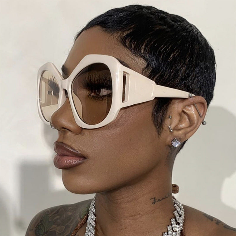 Dame oversized solbrille med futuristisk design Skanto