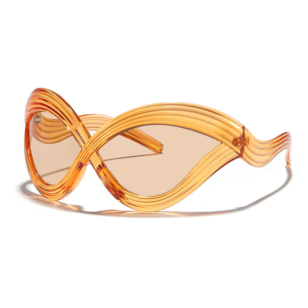 Dame moteriktig solbrille med innovativ bølkeramme Skanto