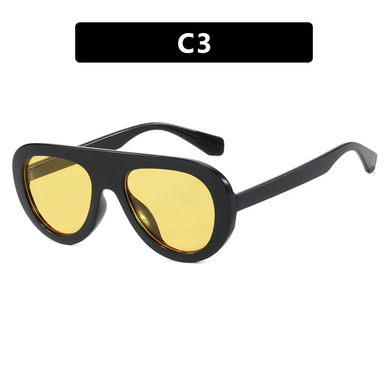 Dame moteriktig oversized solbrille med beskyttende UV-filter og komfortabel ramme Skanto