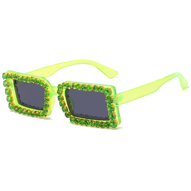 Dame moteriktig solbrille med glitrende rammedekorasjon Skanto
