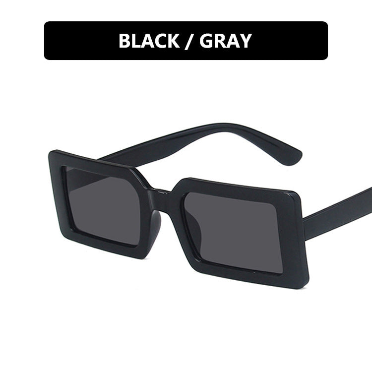 Dame kvadratisk solbrille med moderne, bred ramme og beskyttende UV-filter Skanto