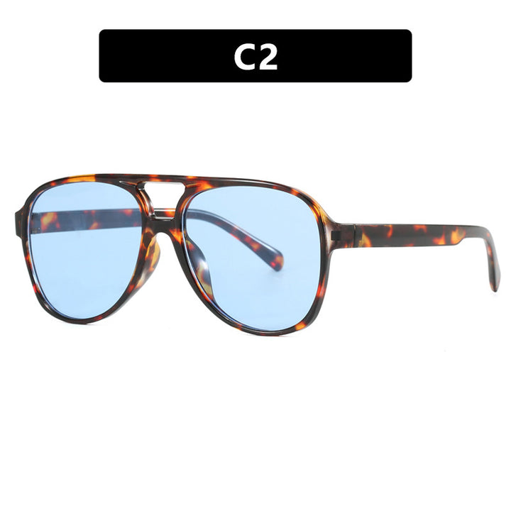 Damer oversized solbrille i sporty-elegant design Skanto