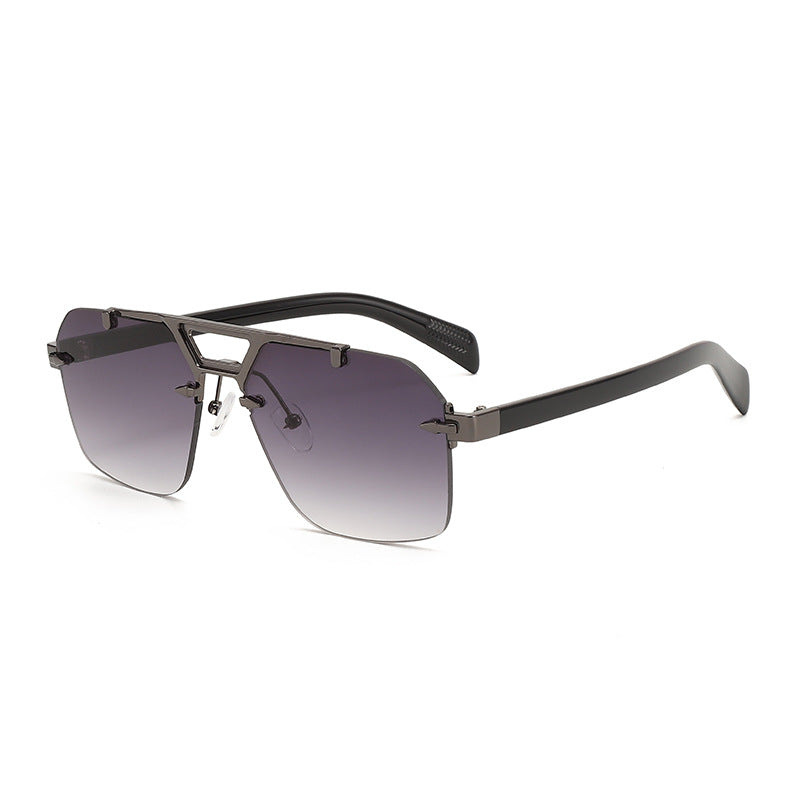 Dame Designer-solbrille med iøynefallende geometrisk form Skanto