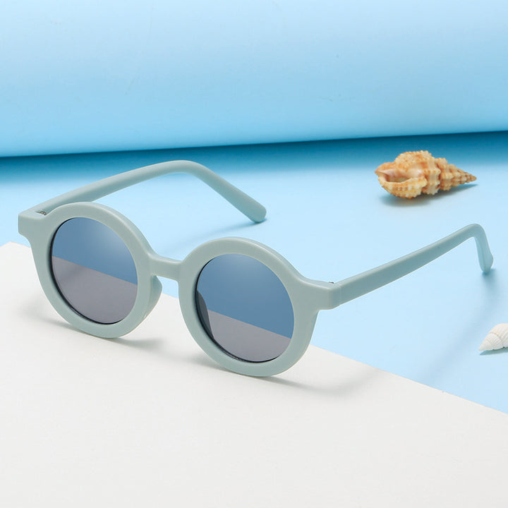 Dame rund solbrille med robust design og UV-beskyttelse Skanto