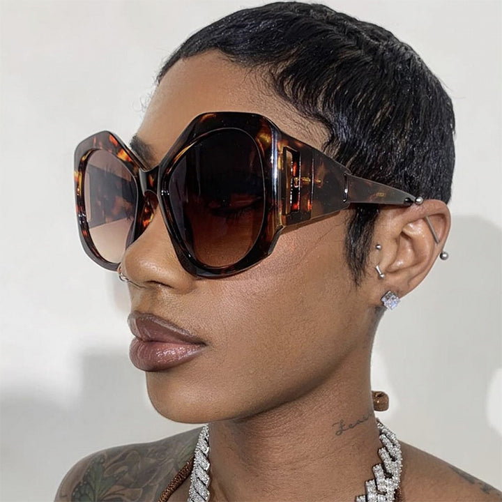 Dame oversized solbrille med futuristisk design Skanto