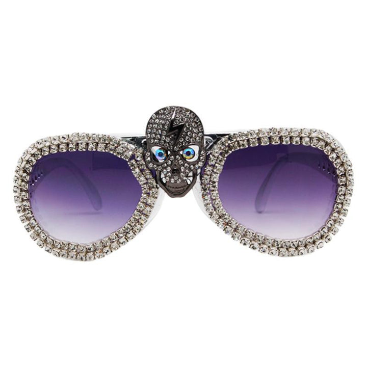 Dame statement-solbrille med uvanlig hodeskalle-design og glitrende strassramme Skanto