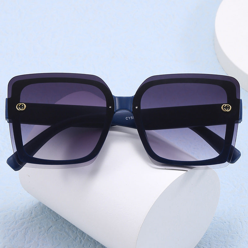 Dame oversized kvadratisk solbrille med elegant ramme Skanto