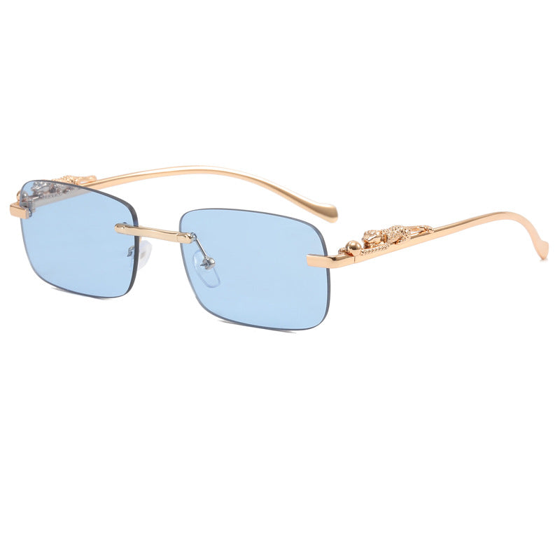 Dame designer solbrille med fin metallramme og luksuriøse detaljer Skanto
