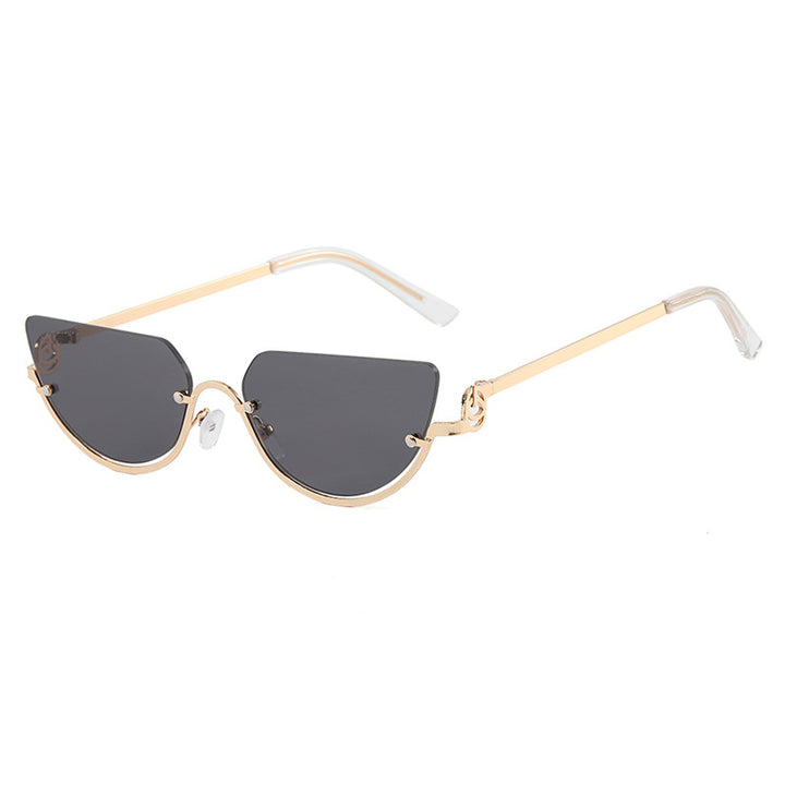 Dame Cat-Eye solbriller med gullfarget metallramme og UV-beskyttelse Skanto