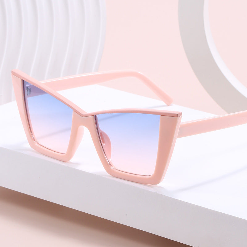 Dame firkantet solbrille med gullige detaljer Skanto