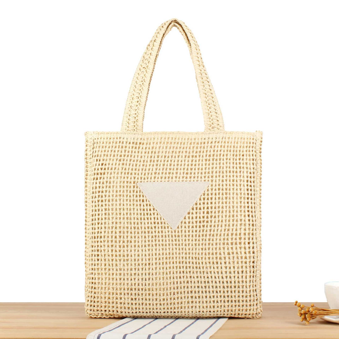 Håndveske laget av naturlig flette med minimalistiske detaljer Skanto