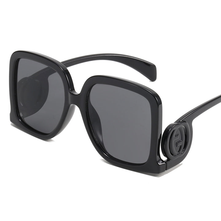 Dame solbrille i elegant kvadrat-design Skanto