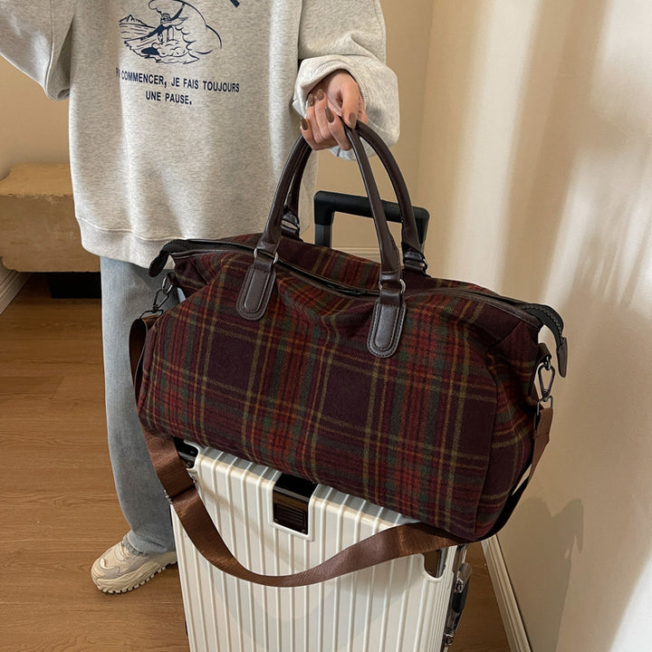 Sporty multi-purpose duffel bag with robust interior and durable handles Skanto