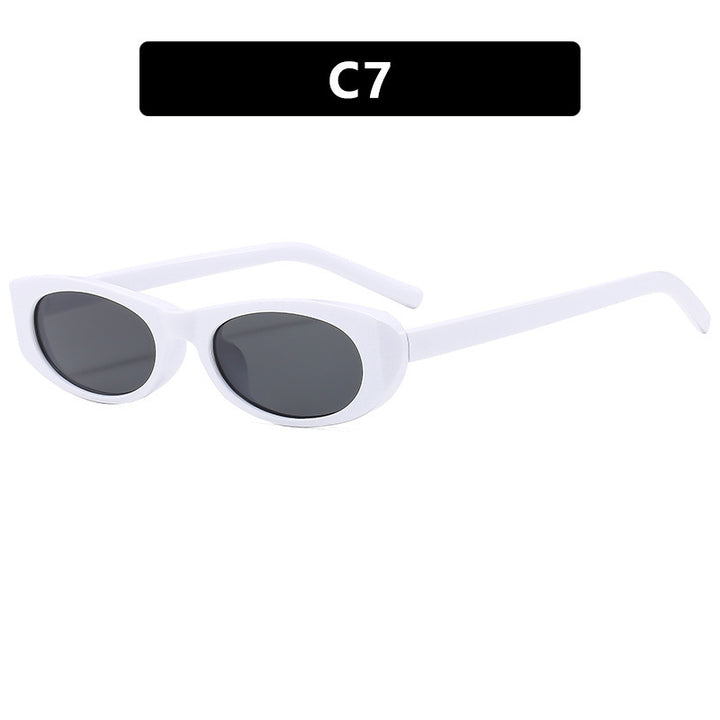 Dame moteriktig solbrille i elegant oval ramme Skanto