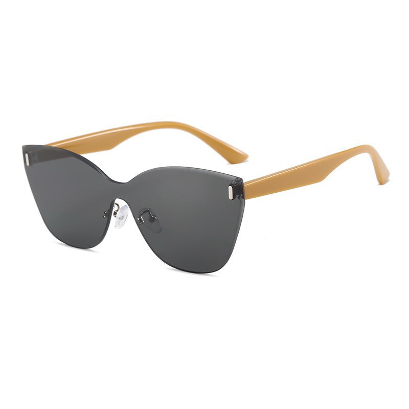 Damen Cat-Eye solbriller med elegant ramme og beskyttende glass Skanto