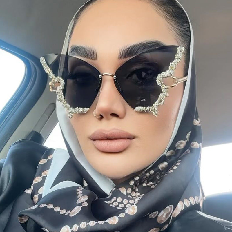 Dame stor Cat-Eye solbriller med glitrende strassdekorasjon og elegant ramme Skanto