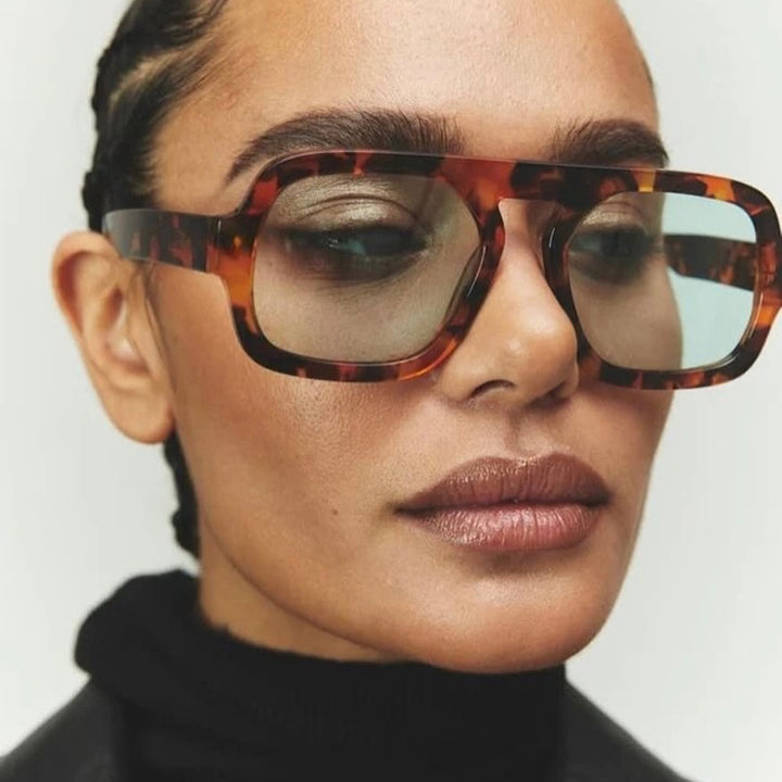 Dame moteriktig solbrille i moderne retro-stil Skanto