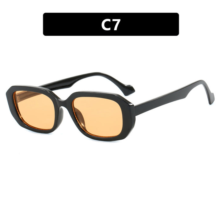 Dame moteriktig solbrille med elegant geometrisk design Skanto