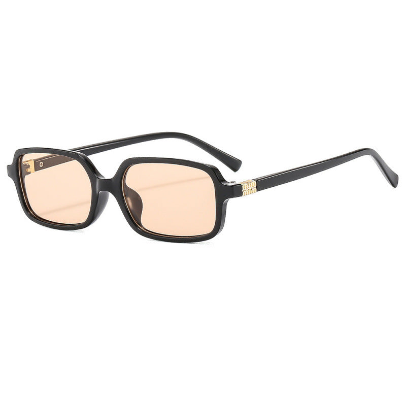 Dame moteriktig lesebrille i moderne kvadratisk design Skanto