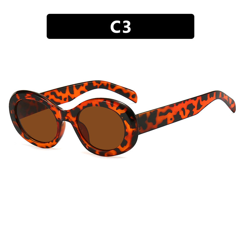 Dame moteriktig solbrille i original oval design med transparent ramme og UV-beskyttelse Skanto