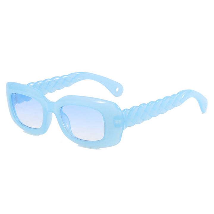 Dame moteriktig firkantet solbrille med unikt vridd stangdesign Skanto