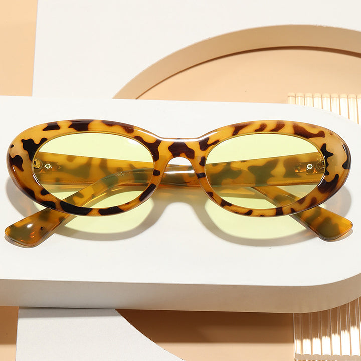 Dame elegant ovalformet solbrille med høykvalitets glass Skanto