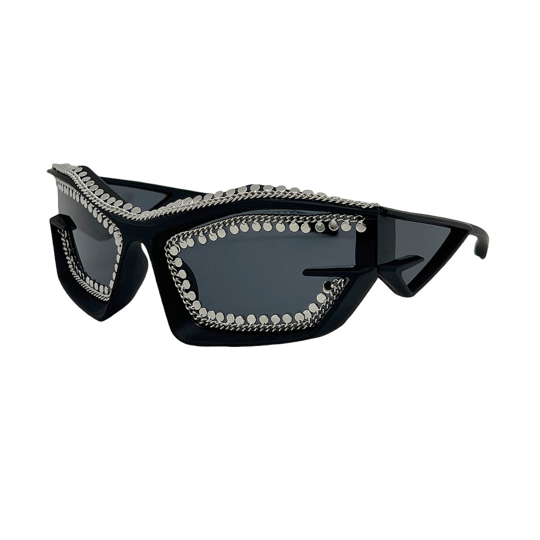 Dame designer-solbrille i futuristisk stil med glitrende strassten dekorasjon Skanto