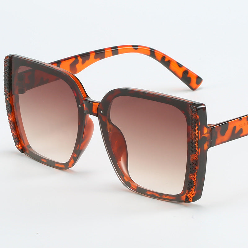 Dame oversized Designer-solbriller i moderne flettet design Skanto