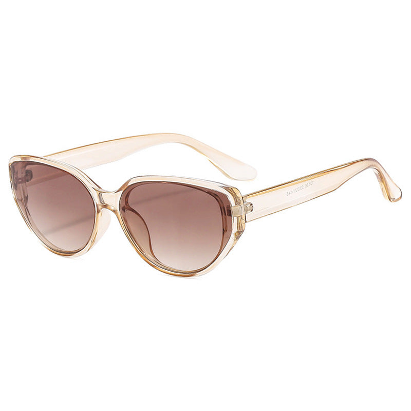 Dame moteriktig solbrille i elegant cat-eye stil Skanto